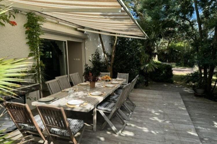 Holiday Home With Indoor Pool, Le Porge Kültér fotó