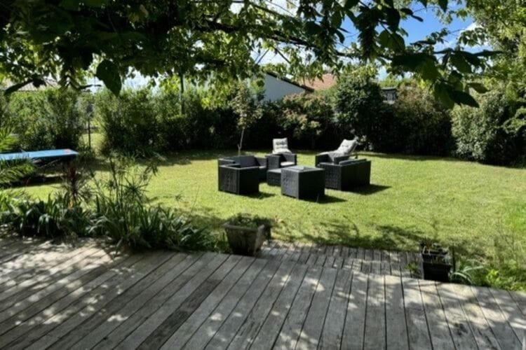 Holiday Home With Indoor Pool, Le Porge Kültér fotó
